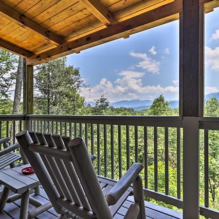 Gatlinburg Cabin With Pool Table And Hot Tub! Exterior photo