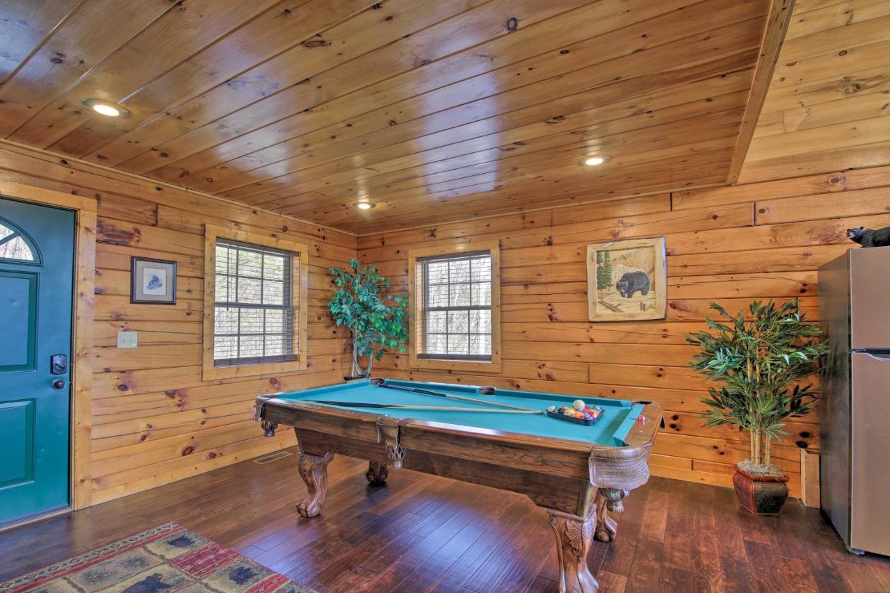 Gatlinburg Cabin With Pool Table And Hot Tub! Exterior photo