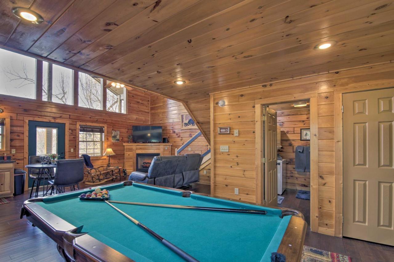 Gatlinburg Cabin With Pool Table And Hot Tub! Exterior photo
