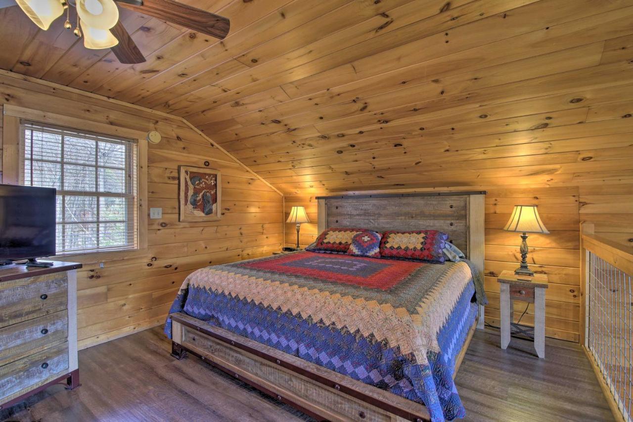 Gatlinburg Cabin With Pool Table And Hot Tub! Exterior photo