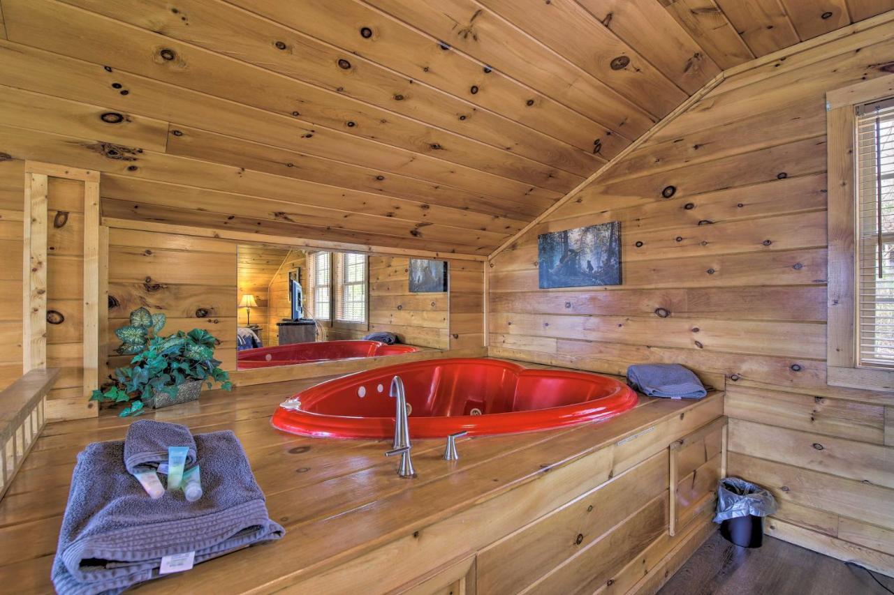 Gatlinburg Cabin With Pool Table And Hot Tub! Exterior photo