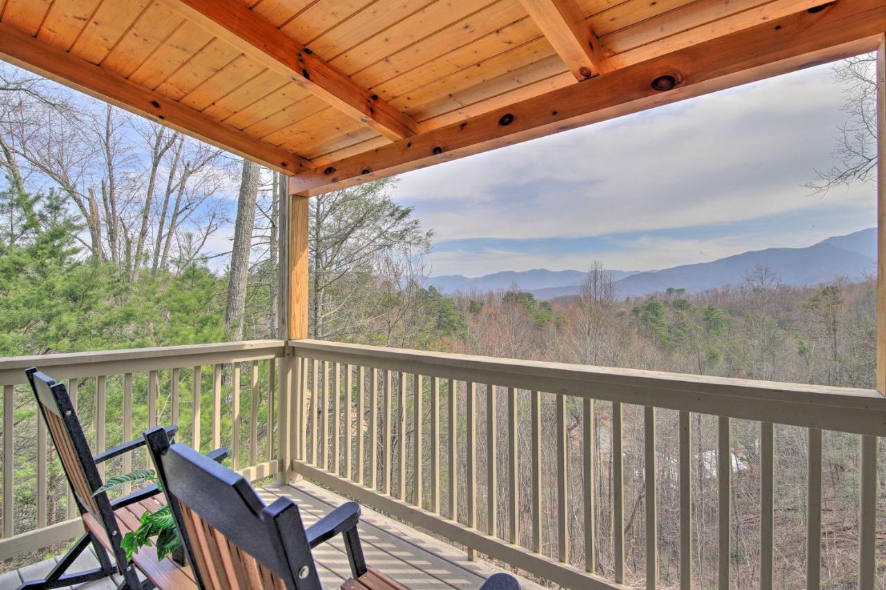 Gatlinburg Cabin With Pool Table And Hot Tub! Exterior photo