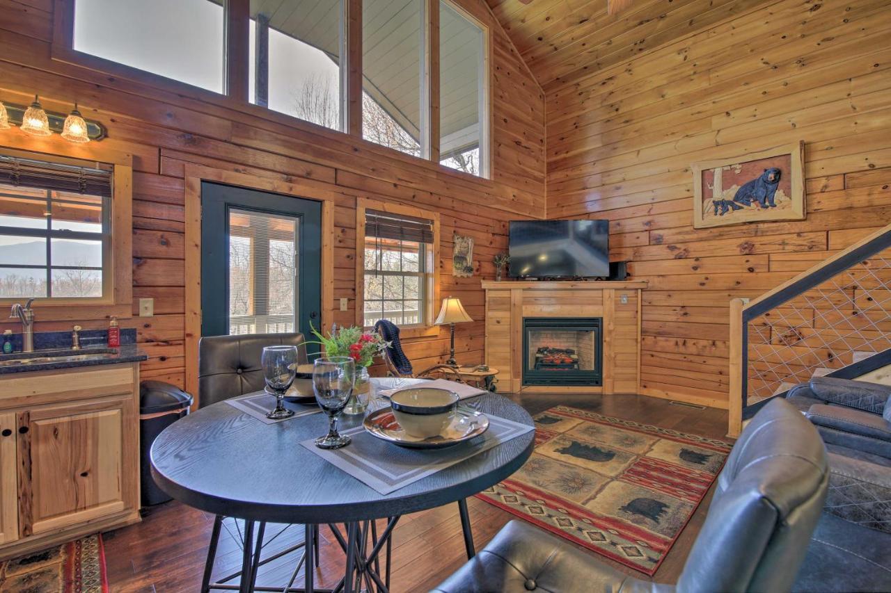 Gatlinburg Cabin With Pool Table And Hot Tub! Exterior photo
