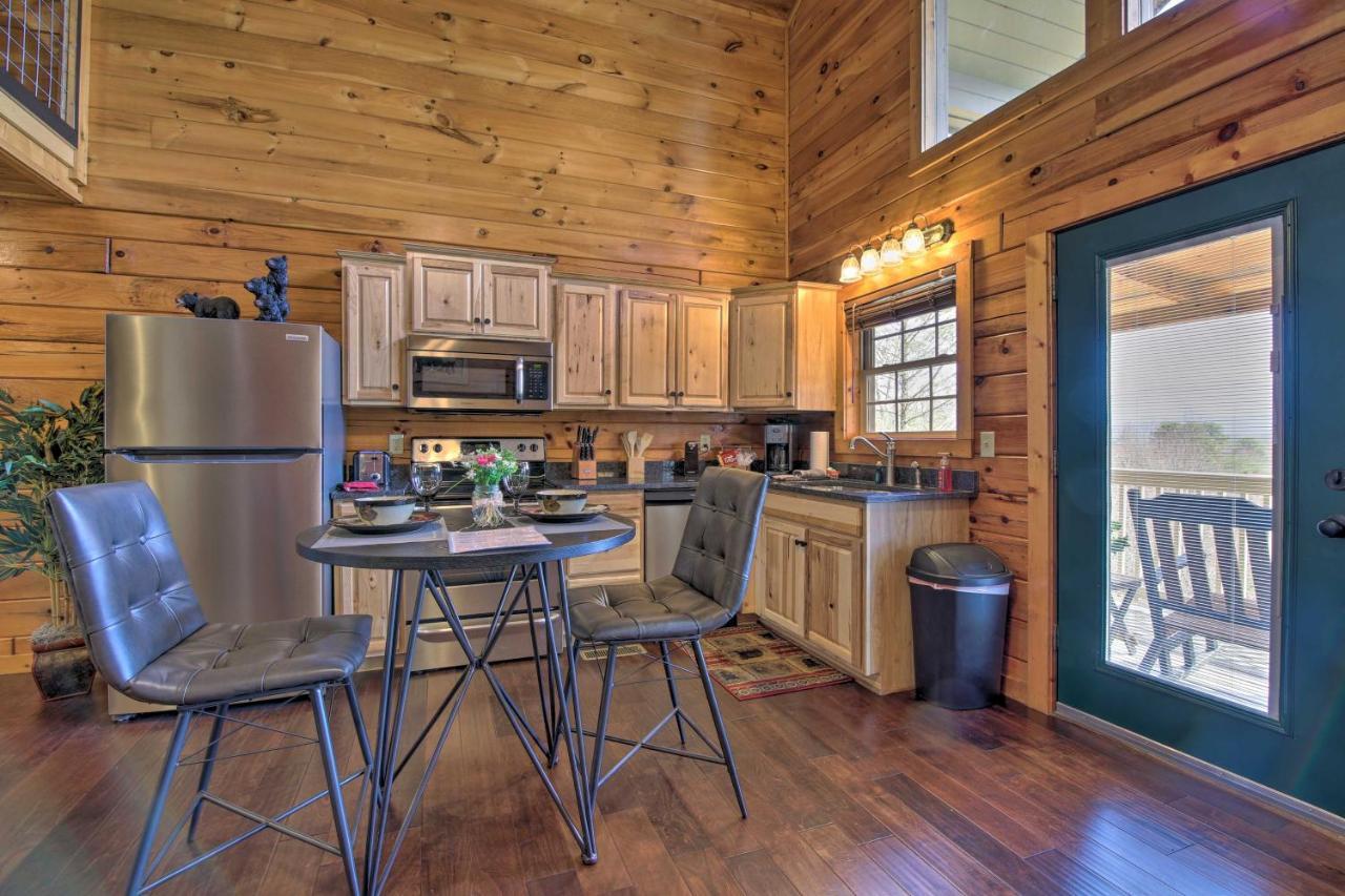 Gatlinburg Cabin With Pool Table And Hot Tub! Exterior photo
