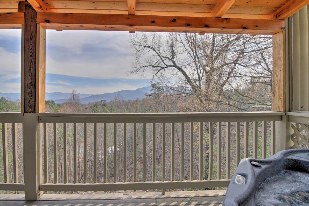 Gatlinburg Cabin With Pool Table And Hot Tub! Exterior photo