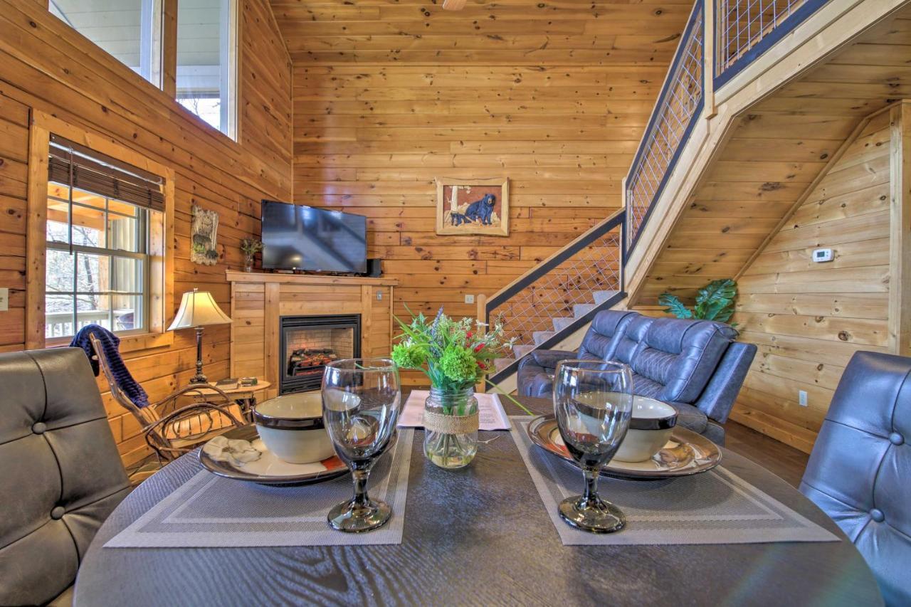 Gatlinburg Cabin With Pool Table And Hot Tub! Exterior photo