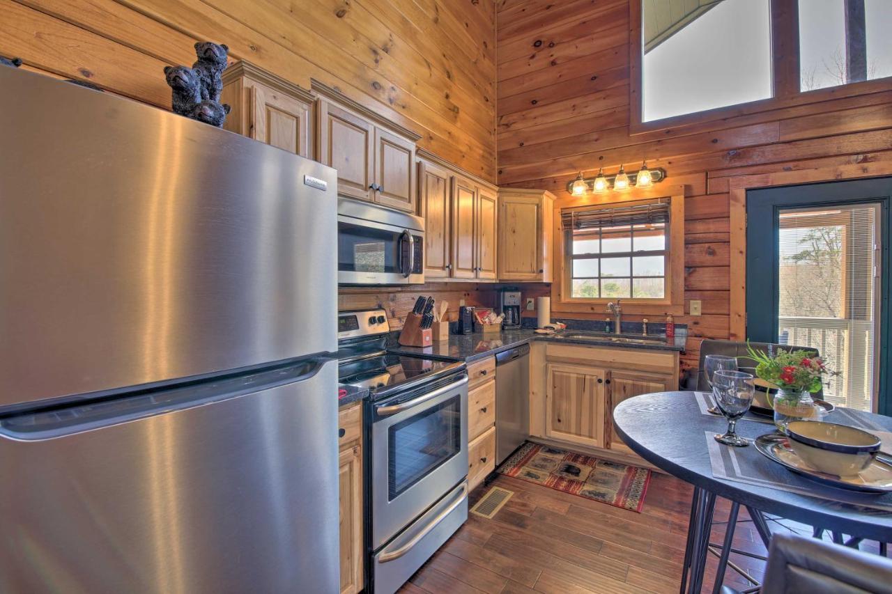 Gatlinburg Cabin With Pool Table And Hot Tub! Exterior photo