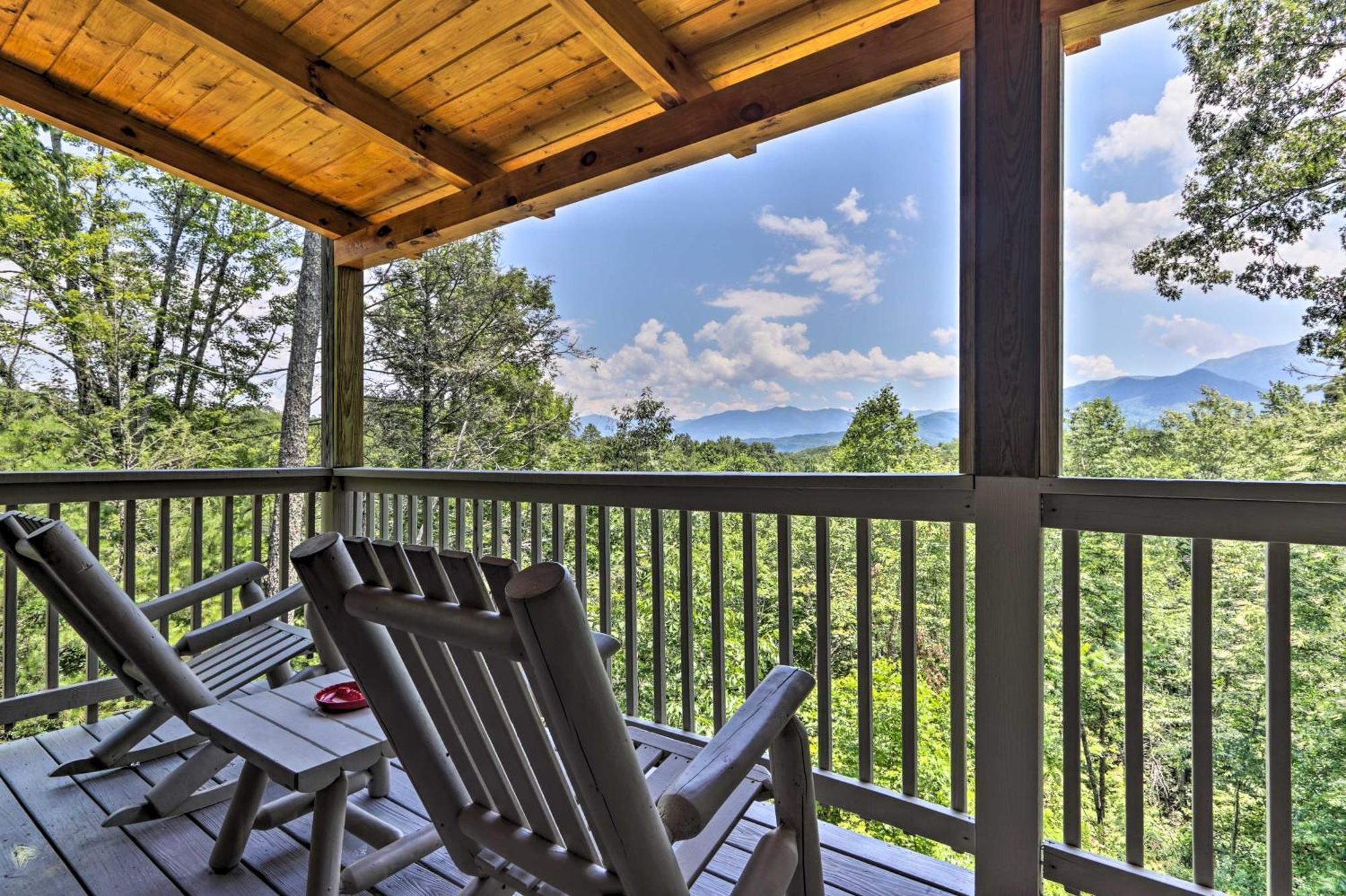 Gatlinburg Cabin With Pool Table And Hot Tub! Exterior photo
